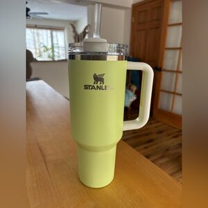 NWOT Stanley 40oz Stainless Steel Flowstate Quencher Tumbler in Citron